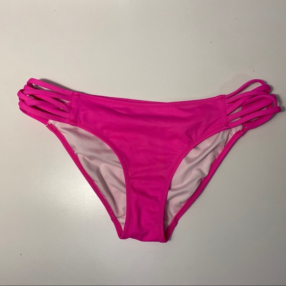 PINK Bikini! - Picture 5 of 6